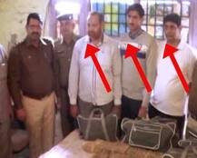 बैंक मैनेजरों ने सोने की ईंट के एवज़ एक ही रकम से दो बार काले से किया सफेद