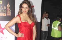 स्क्रीन अवॉर्ड में रेड कार्पेट पर बिपाशा ने दिखाया अपना HOT अंदाज, देखें Pics