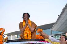 परिवर्तन यात्रा: BJP नेता रीता बहुगुणा पर गिरी \'लिफ्ट\', किसी तरह बची जान!