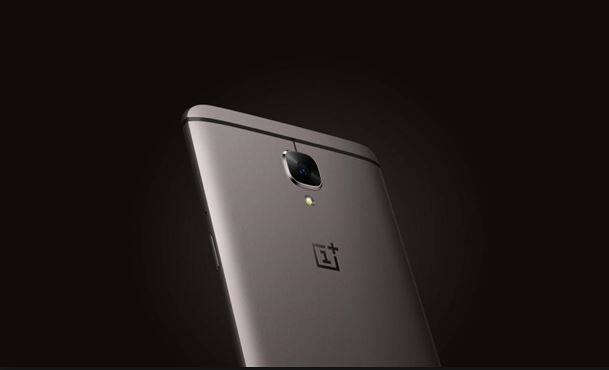 बैटरी की बात करें तो वनप्लस 3T में 3,400mAh की बैटरी दी गई है. जो वनप्लस 3 की बैटरी के मुकाबले ज्यादा है. ये फोन क्विक चार्जिंग सपोर्ट के साथ आता है. कंपनी का दावा है कि इस फोन को 30 मिनट तक चार्ज करने पर पुरे दिन तक की बैटरी लाइफ मिलेगी.