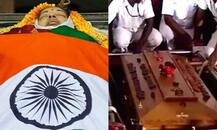 MGR की समाधि के पास जयललिता का राजकीय सम्मान के साथ अंतिम संस्कार