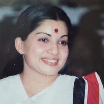 जयललिता अपने राजनीतिक गुरु एमजी रामचंद्रन के बाद सत्ता में लगातार दूसरी बार आने वाली वो तमिलनाडु में पहली राजनीतिज्ञ थीं. 