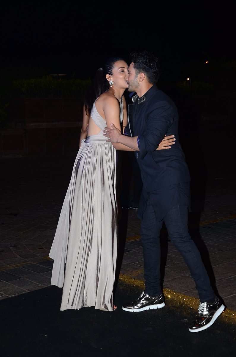 मनीष मल्होत्रा की जन्मदिन पार्टी में काफी हैंडसम दिखे वरुण