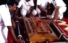 अलविदा \'अम्मा\' : राजकीय सम्मान के साथ दी गई अंतिम विदाई 