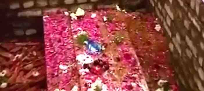 मरीना बीच पर अंतिम दर्शन के लिए लोगों का हुजूम जमा था.