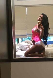 मालदीव में हॉलीडे के लिए पहुंची पूनम पांडे, देखें तस्वीरें