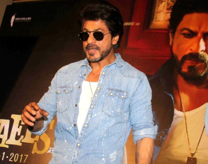 अगले साल 25 जनवरी को रिलीज हो रही फिल्म ‘रईस’ में नवाजुद्दीन सिद्दीकी और माहिरा खान भी प्रमुख भूमिका में हैं. आपको बता दें कि आज ही रईस का ट्रेलर लॉन्च हुआ है.