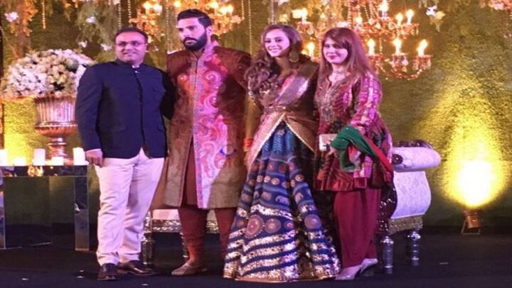  टीम इंडिया के विस्फोक बल्लेबाज रहे वीरेंद्र सहवाग पत्नी आरती के साथ पार्टी में पहुंचे थें.