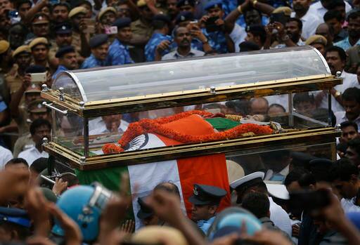 जयललिता का निधन: सदमे से 77 लोगों की मौत, 3-3 लाख मुआवज़े की घोषणा 77 Persons Died Of Grief Shock Over Jayalalithaas Demise जयललिता का निधन: सदमे से 77 लोगों की मौत, 3-3 लाख मुआवज़े की घोषणा