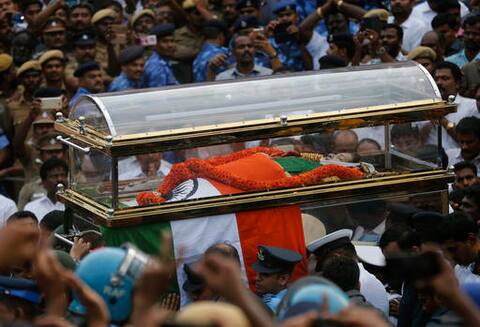 जयललिता का निधन: सदमे से 77 लोगों की मौत, 3-3 लाख मुआवज़े की घोषणा जयललिता का निधन: सदमे से 77 लोगों की मौत, 3-3 लाख मुआवज़े की घोषणा