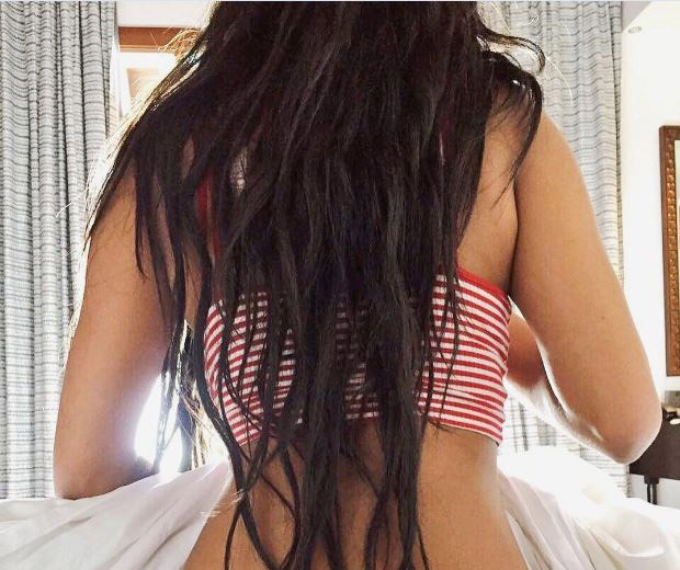 उलझन में फंसी पूनम पांडे ने ये तस्वीर पोस्ट कर फैंस से किया ये बड़ा सवाल!