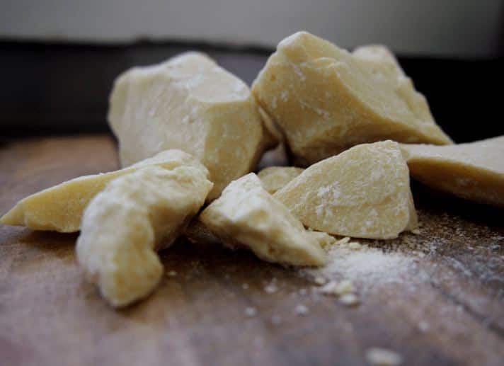 Cocoa Butter Benefits And Uses मेकअप के बिना भी कोको बटर से पा सकती हैं निखार लेकिन...