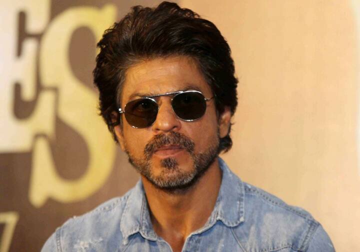 अपनी आने वाली फिल्म रईस के प्रमोशन में ज़ोर शोर से लगे शहरुख ने कहा कि नोटबंदी का मामला जल्द सुलझ जाएगा.