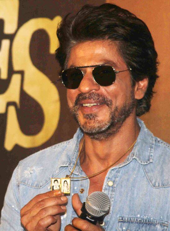 नोटबंदी पर आ रही चौतरफा प्रतिक्रियाओं के बीच दिग्गज अभिनेता शाहरुख ने भी इसपर अपनी राय जाहिर की है. 