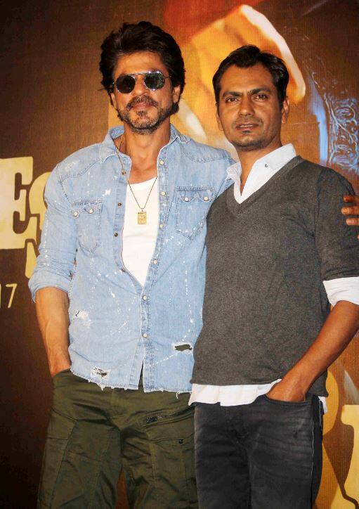 रईस में शाहरुख निगेटिव रोल में नज़र आने वाले हैं. इंडस्ट्री में अपनी पहचान पुख्ता कर चुके नवाज़ुद्दीन सिद्दकी के अलावा इसमें पाकिस्तानी अदाकारा माहिरा खान भी हैं.