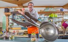 आइस्क्रीम कोन में 121 स्कूप आइस्क्रीम भरने का गिनीज वर्ल्ड रिकॉर्ड!