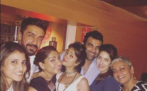 खबरों के मुताबिक जहीर और सागरिका की मुलाकात कॉमन फ्रेंड के जरिए हुई थी.