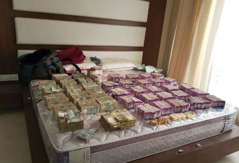 10 करोड़ रुपये के नए नोट समेत अबतक कुल 106 करोड़ रुपये जब्त 10 करोड़ रुपये के नए नोट समेत अबतक कुल 106 करोड़ रुपये जब्त