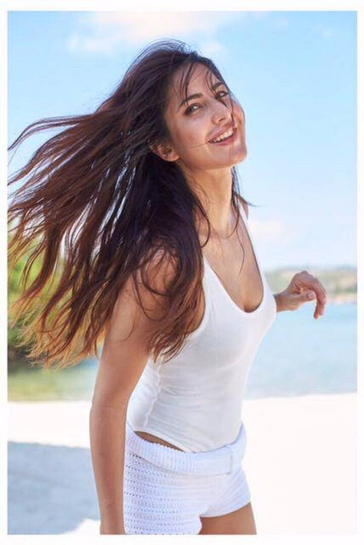 कैट के अंडरवॉटर डाइव से लेकर सफेद ड्रेस तक की एक-एक तस्वीर ऐसी है कि फैंस को दिवाना बना दे.
