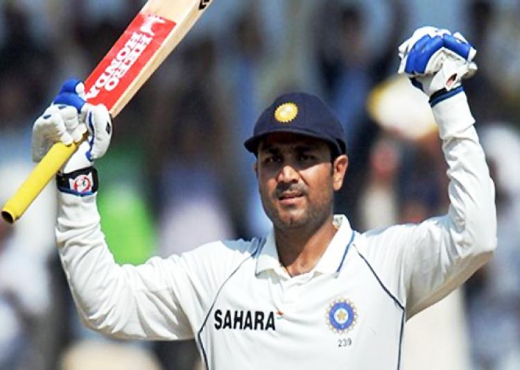 पिछले 30 सालों में सहवाग के बाद वानखेड़े के मैदान पर शतक लगाने वाले वो दूसरे भारतीय ओपनर बल्लेबाज़ बन गए हैं. वीरेंद्र सहवाग ने साल 2002 में यानि 1986 के 16 साल बाद इस मैदान पर शतक लगाया था जबकि विजय ने अब 14 साल बाद ये कारनामा किया है.