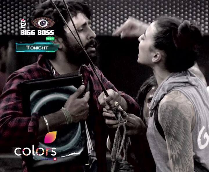 इस बार भी स्वामी ओम गलती करने के बाद बानी से मांफी मांगते हुए नजर आ रहे थे. 