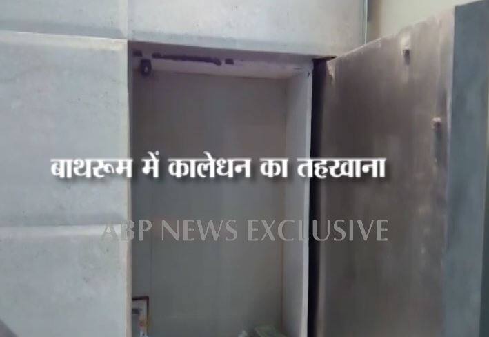 पता चला है कि आरोपी पुराने नोटों को नए में बदलने का काम करता था. इसके साथ ही पुराने नोटों के बदले सोना-चांदी भी कालाधन वालों को दे रहा है...आगे देखिए...