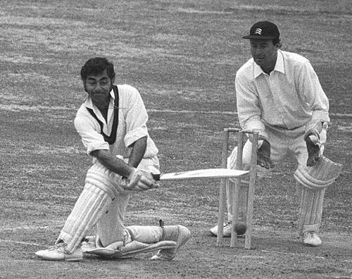 साल 1965 में फारूख इंजीनियर के बाद जयंत यादव पहले ऐसे भारतीय बल्लेबाज़ बन गए हैं जिन्होंने 9वें नंबर पर बल्लेबाज़ी करते हुए 90 से ज्यादा रन(104 रन) बनाए.