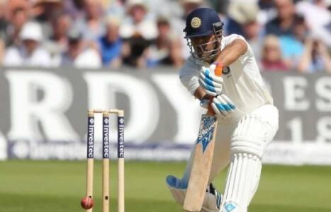 कप्तान धोनी ने साल 2013 में ऑस्ट्रेलिया के खिलाफ 224 रनों की पारी खेली थी जो कि किसी भी भारतीय कप्तान का सबसे बड़ा स्कोर था.