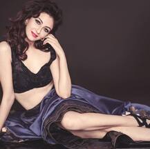 क्या अपनी शादी के बारे में छुपा रही हैं \'भाबी जी घर पर हैं\' की अनिता भाभी?