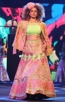  फैशन शो में कंगना ने दिखाया अपना अलग अंदाज़