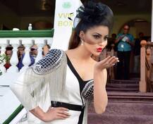 फैशन शो के दौरान चुलबुले अंदाज़ में दिखीं उर्वशी रौतेला