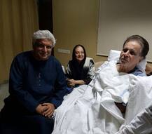 दिलीप कुमार से मिलने अस्पताल पहुंचे जावेद अख्तर