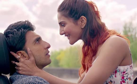 फिल्म ‘बेफिक्रे’ का ट्रेलर 10 अक्टूबर को एफिल टावर पर रिलीज किया गया था. फिल्म 9 दिसम्बर को सिनेमाघरों में रिलीज हुई. आगे देखें फिल्म का ट्रेलर...