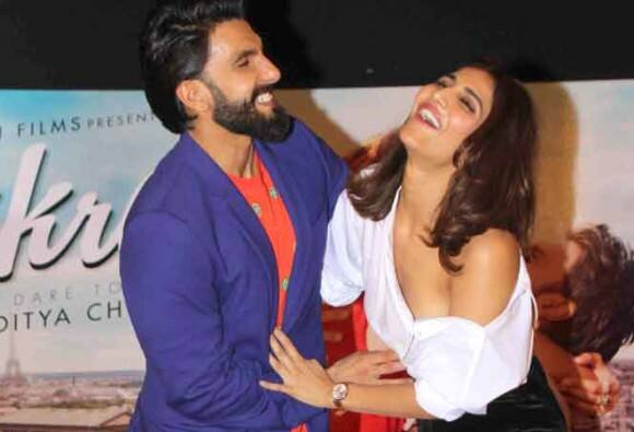 आपको बता दें कि यशराज बैनर तले बनी इस फिल्म का निर्देशन आदित्य चोपड़ा ने किया है. फिल्म को भारत में सिर्फ 2100 स्क्रीन पर रिलीज किया गया है.