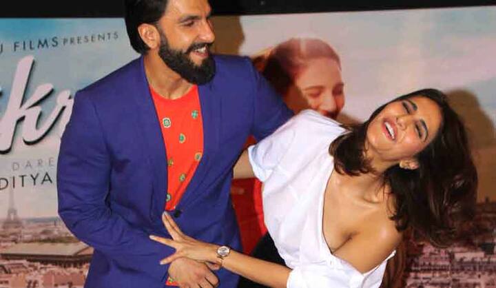 गौरतलब है कि नोटबंदी के बावजूद लोग इस फिल्म को देखने जा रहे हैं. अगर बात की जाए बेफिक्रे की ओवरसीज कमाई की तो फिल्म ने 13.52 करोड़ की कमाई कर ली है.