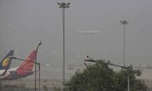 कोहरे की मार: दिल्ली आने जाने वाली 81 ट्रेनें लेट और 5 ट्रेनें रद्द, 13 विमान भी लेट