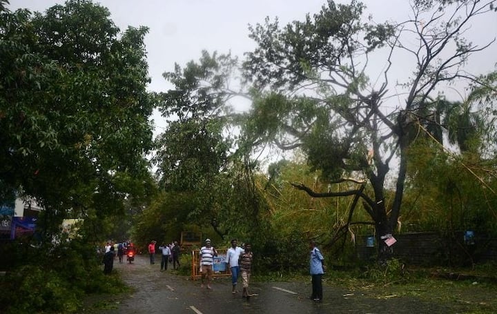 चेन्नई ही नहीं आंध्र प्रदेश के तटवर्ती इलाके से भी तकरीबन 9,400 लोगों को राहत शिविरों तक पहुंचाया गया. 