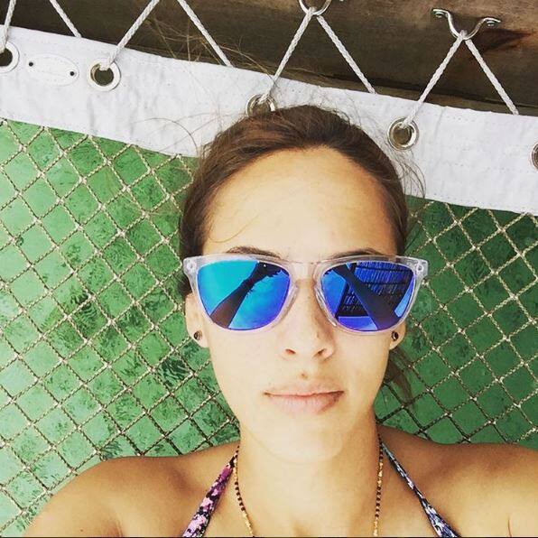 हाल ही में दिग्गज क्रिकेट प्लेयर युवराज सिंह ने अभिनेत्री हेजल कीच से शादी की. दोनों की शादी की तस्वीरें सोशल मीडिया पर छाई हुई हैं. अब हनीमून की तस्वीरें सोशल मीडिया पर सुर्खियां बटोर रही हैं. अभिनेत्री हेजल कीच ने अपने इंस्टाग्राम अकाउंट से युवराज को टैग करके हनीमून की तस्वीर शेयर की है जिसे उनके फैंस खूब पसंद कर रहे हैं. वहीं युवराज सिंह ने भी अपने इंस्टाग्राम अकाउंट से एक तस्वीर शेयर की है. हेजल और युवराज पानी के बीचों बीच मस्ती के मूड में नजर आ रहे हैं.