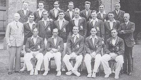 जी हां यकीन कर पाना मुश्किल है लेकिन पहली पारी में 400 रन बनाने के बाद इंग्लैंड की टीम को पारी से हारना पड़ा हो ऐसा 2016 से पहले आखिरी बार 1930 में हुआ था.