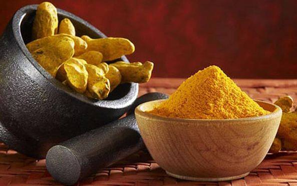 कॉलेस्ट्रॉल लेवल होता है कम- रिसर्च ये साबित कर चुकी हैं कि फूड में हल्दी के इस्तेमाल से बैड कॉलेस्ट्रॉल का लेवल कम किया जा सकता है. ये तो आप जानते ही होंगे हाई कॉलेस्ट्रॉल लेवल कई हेल्थ प्रॉब्लम्स बढ़ा सकता है. कॉलेस्ट्रॉल लेवल कंट्रोल रहेगा तो आप हार्ट डिजीज से भी बचे रहेंगे.