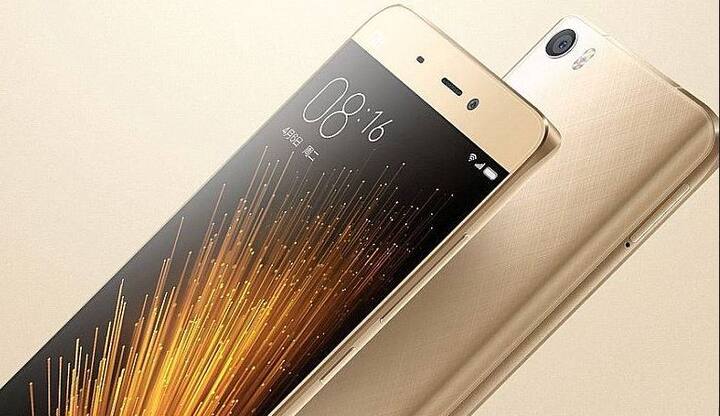 3.Xiaomi Mi5 -शाओमी ने दो साल के इंताजर के बाद अपना पहला हाई-एंड स्मार्टफोन Mi5 लॉन्च किया. इस फोन के साथ कंपनी ने लो बजट के साथ ही हाई-एंड स्मार्टफोन के सेगमेंट पर अपनी पकड़ बनाने की कोशिश की लेकिन ये फोन लोगों को लुभा नहीं सका.