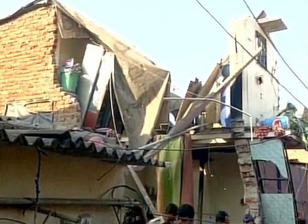 3 Dead And 12 Rescued After A House Collapsed In Maharashtra Nagar मुंबई के मानखुर्द में इमारत ढहने से तीन की मौत, 12 से ज्यादा घायल