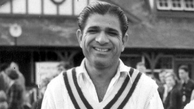 इस लिस्ट में दूसरे पायदान पर वीनू मांकड़ है जिन्होंने साल 1951/52 की इंग्लैंड के खिलाफ सीरीज़ में 34 विकेट अपने नाम किए थे.