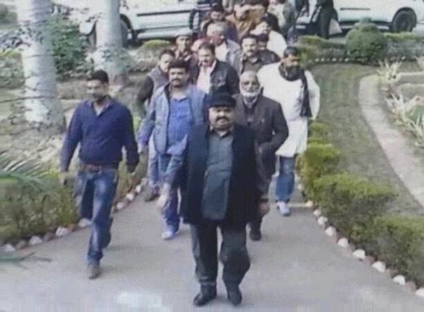 Bulldozer on former MP Atik Ahmed's establishment पूर्व सांसद अतीक अहमद के प्रतिष्ठान पर चला बुलडोजर, प्रशासन ने ढहाया अवैध निर्माण