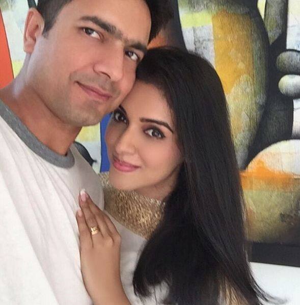 बॉलीवुड एक्ट्रेस असिन ने माइक्रोमैक्स के फाउंडर राहुल शर्मा के साथ इस साल की शुरुआत में शादी रचाई.(IMAGE/ INSTAGRAM/ASIN)