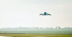 एमेजन ने की पहली ड्रोन डिलीवरी, महज 13 मिनट में पहुंचा ऑर्डर!