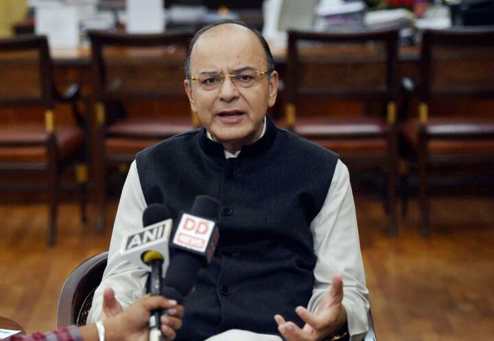 सरकार के मुताबिक जैसे ही 80 फीसदी करेंसी बाजार में पहुंचेगी कैश निकालने के नियमों में ढील दी जा सकती है.