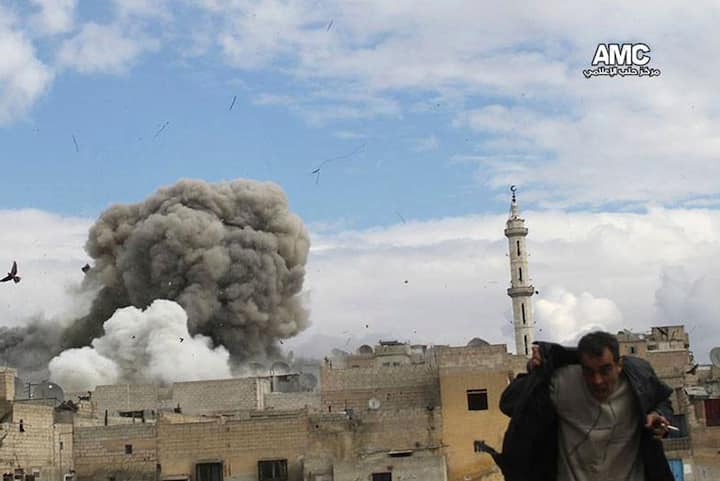 पूर्वी अलेप्पो पर करीब चार साल से विद्रोहियों का कब्जा है. रूस के समर्थन से सरकारी सेना ने इस हफ़्ते विद्रोहियों के कब्ज़े वाले लगभग पूरे क्षेत्र पर अधिकार हासिल कर लिया. इसे राष्ट्रपति बशर अल असद के लिए बड़ी कामयाबी के तौर पर देखा जा रहा है. उन्होंने अलेप्पो की 'मुक्ति' की सराहना करते हुए कहा कि नया इतिहास बन रहा है.