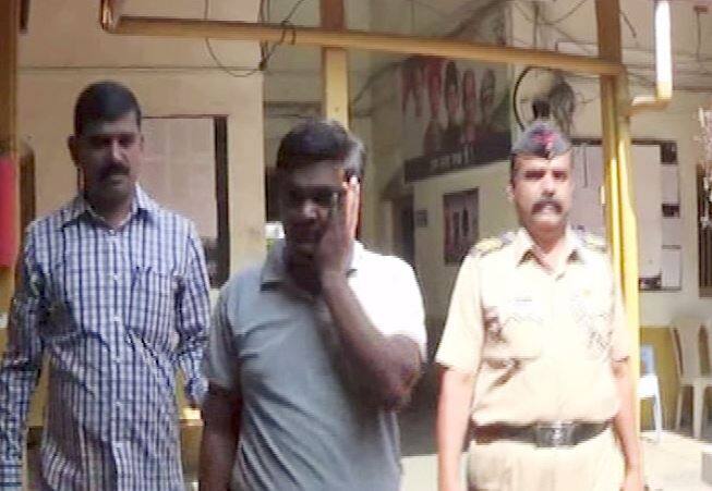 वह घर पर ही कंप्यूटर और कलर प्रिंटर के मार्फत दो हजार के नकली नोट छाप रहा था. लेकिन जांच में और भी खुलासा हुआ...आगे जानिए...