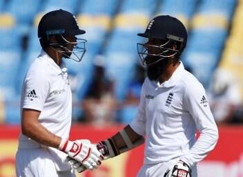 मोईन अली ने इस पारी में शानदार 146 रन बनाए और इसके साथ ही उन्होंने साल 2016 में टेस्ट क्रिकेट में एक हज़ार रन भी पूरे किए.